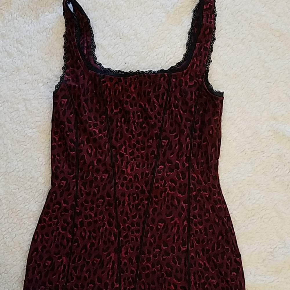 White house black market tank